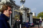 M watches people enter the palace gates